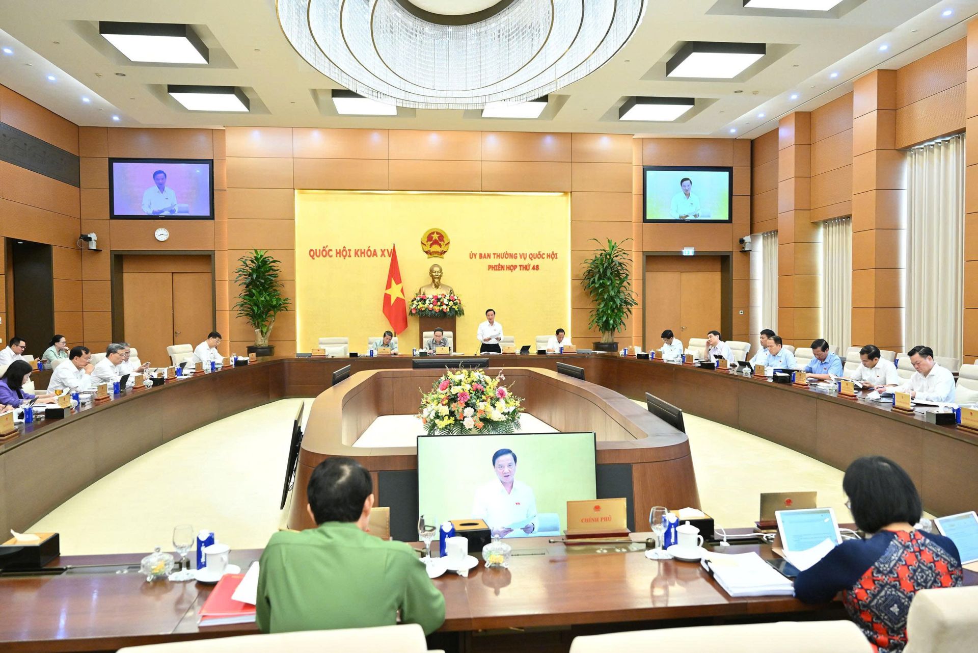 Ủy ban Thường vụ Quốc hội cho ý kiến về dự án Luật Thi hành tạm giữ, tạm giam và cấm đi khỏi nơi cư trú