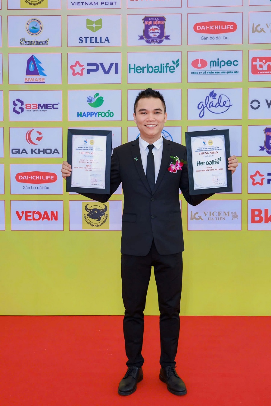 Đại diện Herbalife tại sự kiện vinh danh Nhãn hiệu nổi tiếng Việt Nam & Doanh nghiệp tiên phong đổi mới sáng tạo năm 2025 Đại diện Herbalife tại sự kiện vinh danh Nhãn hiệu nổi tiếng Việt Nam & Doanh nghiệp tiên phong đổi mới sáng tạo năm 2025