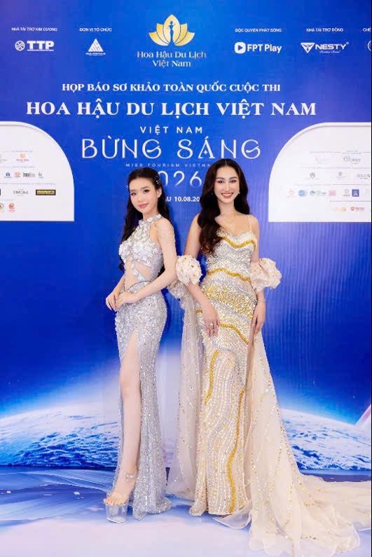 Hoa hậu Việt Nam Toàn cầu 2022 Đoàn Hồng Trang và Hoa khôi Người đẹp Trăng rằm tỉnh Phú Yên 2024 Sam Nabi Hoa hậu Việt Nam Toàn cầu 2022 Đoàn Hồng Trang và Hoa khôi Người đẹp Trăng rằm tỉnh Phú Yên 2024 Sam Nabi
