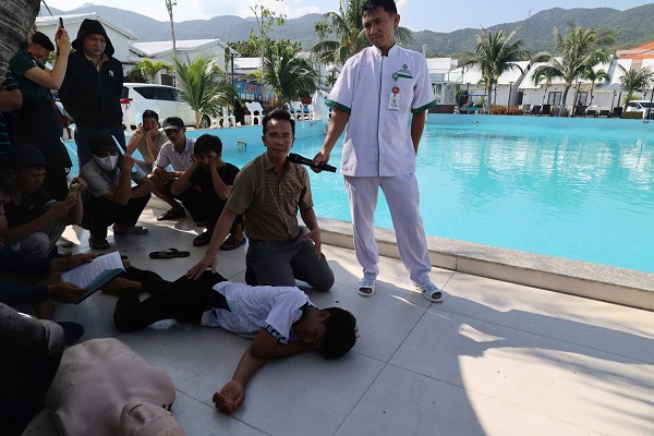 Thực hành tại hồ bơi Thực hành tại hồ bơi