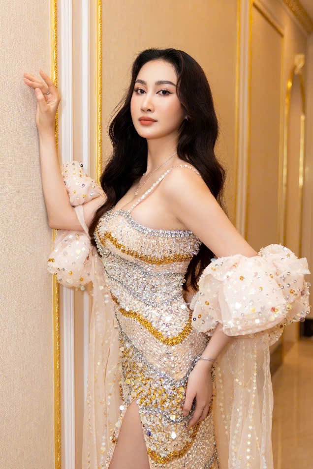 NTK Tommy Nguyễn sánh đôi cùng nàng thơ kỳ cựu - Hoa hậu Việt Nam Toàn cầu 2022 Đoàn Hồng Trang NTK Tommy Nguyễn sánh đôi cùng nàng thơ kỳ cựu - Hoa hậu Việt Nam Toàn cầu 2022 Đoàn Hồng Trang