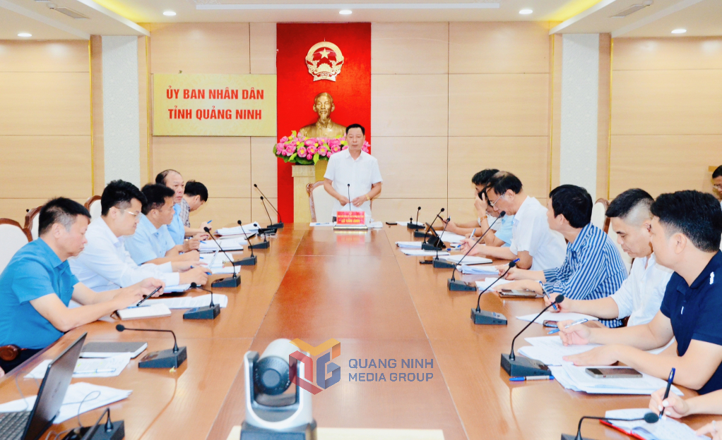 Ông Lê Văn Ánh, Phó Chủ tịch UBND tỉnh Quảng Ninh chủ trì cuộc họp.