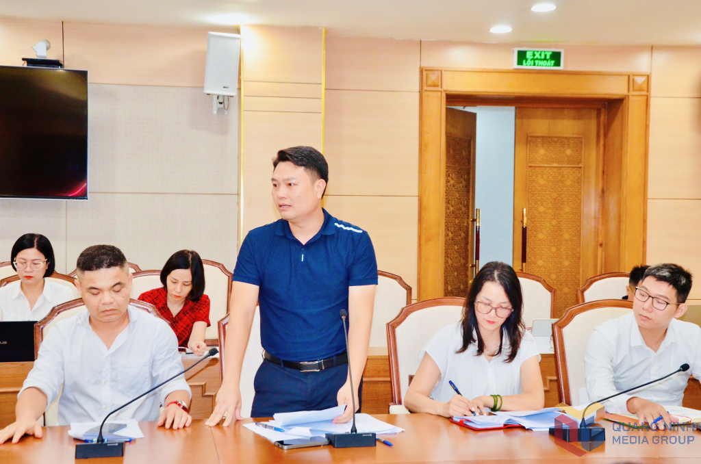 Đại diện chủ đầu tư báo cáo tình hình thực hiện dự án.