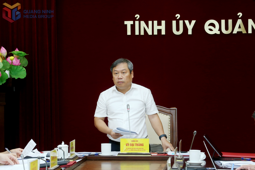 Ông Vũ Đại Thắng, Ủy viên Trung ương Đảng, Bí thư Tỉnh ủy, Trưởng đoàn ĐBQH tỉnh Quảng Ninh phát biểu tại hội nghị.