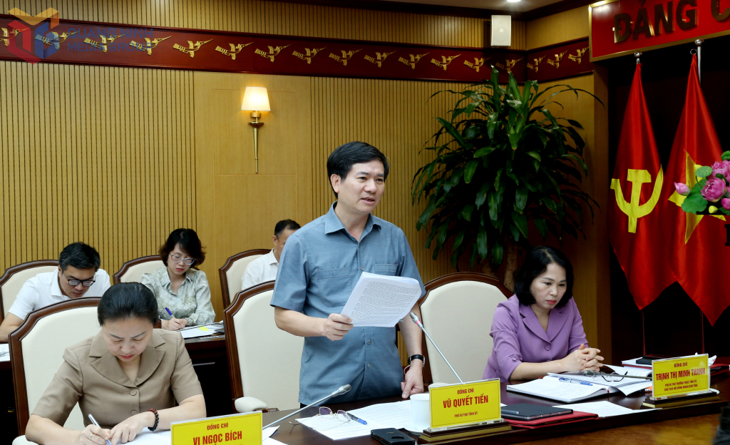 Ông Vũ Quyết Tiến, Phó Bí thư Tỉnh ủy Quảng Ninh, phát biểu tại hội nghị.