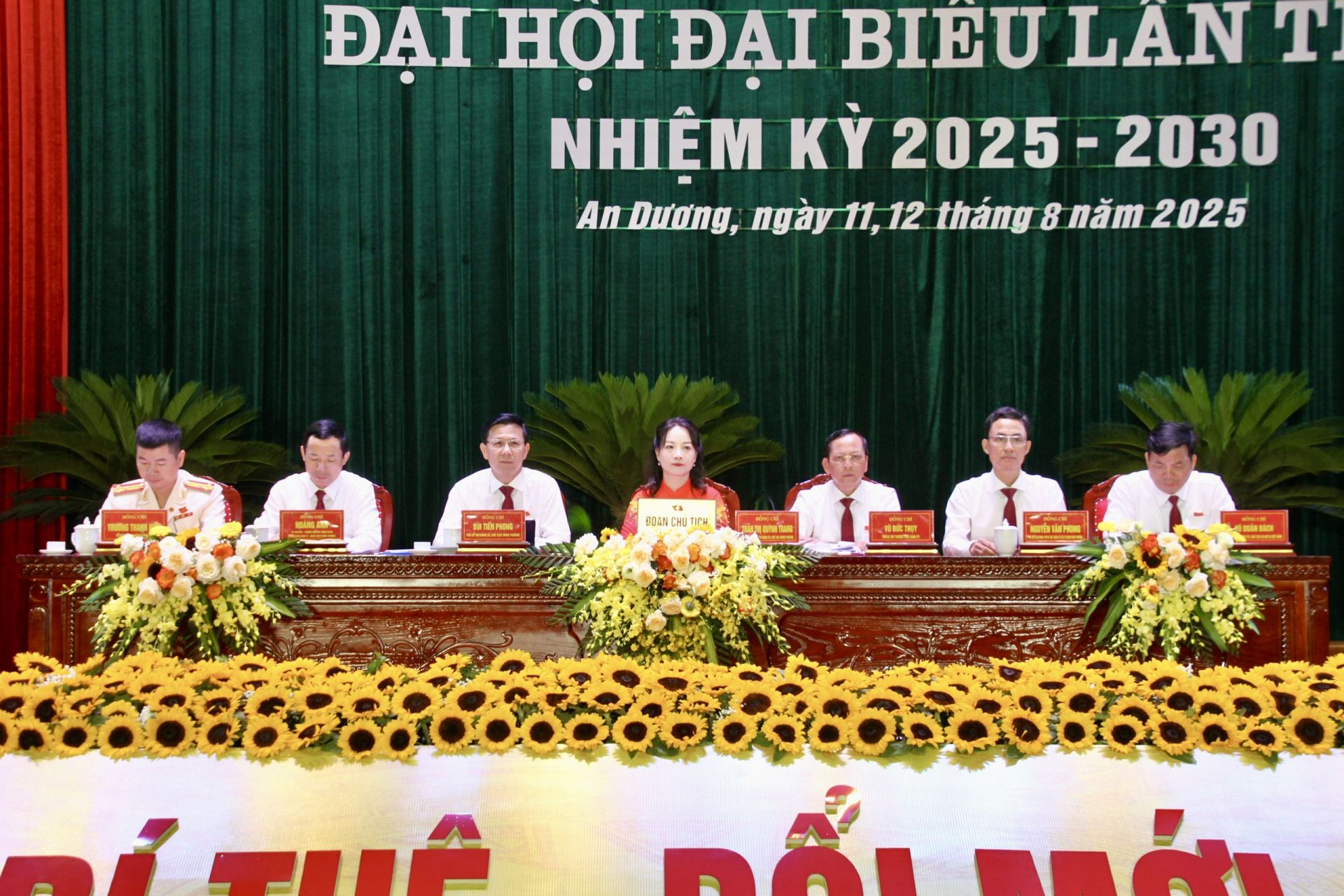 Đoàn Chủ tịch điều hành Đại hội. Đoàn Chủ tịch điều hành Đại hội.