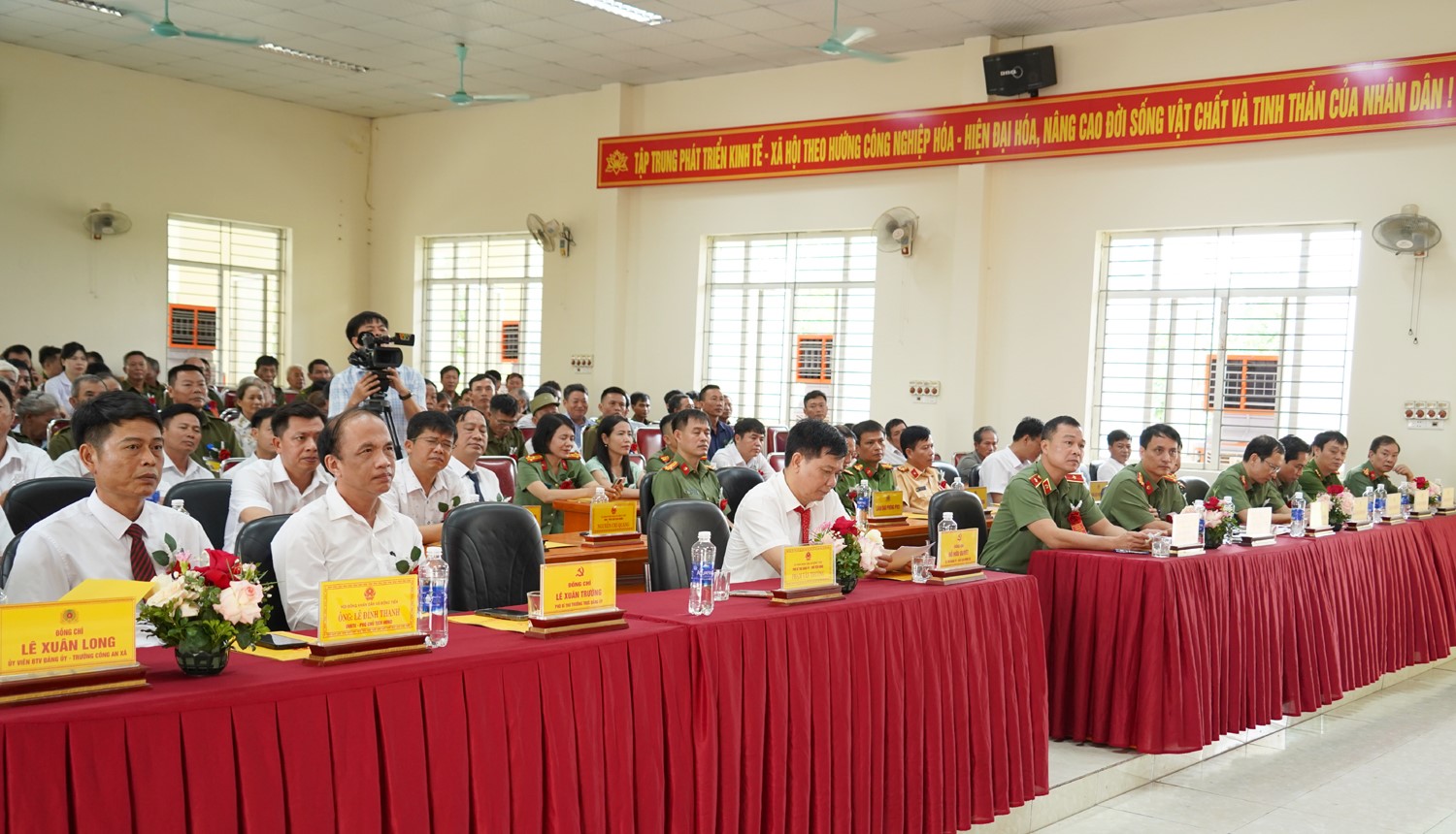 Các đại biểu tham dự đại hội