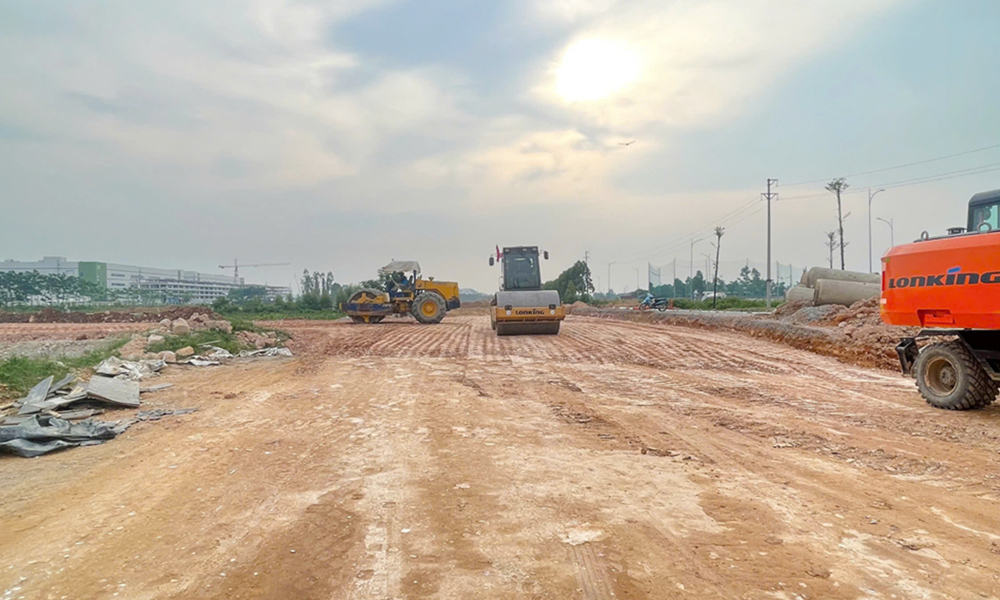 Nhà thầu huy động máy móc, nhân lực thi công đường Vành đai 4 - Vùng Thủ đô, đoạn qua tỉnh Bắc Ninh.