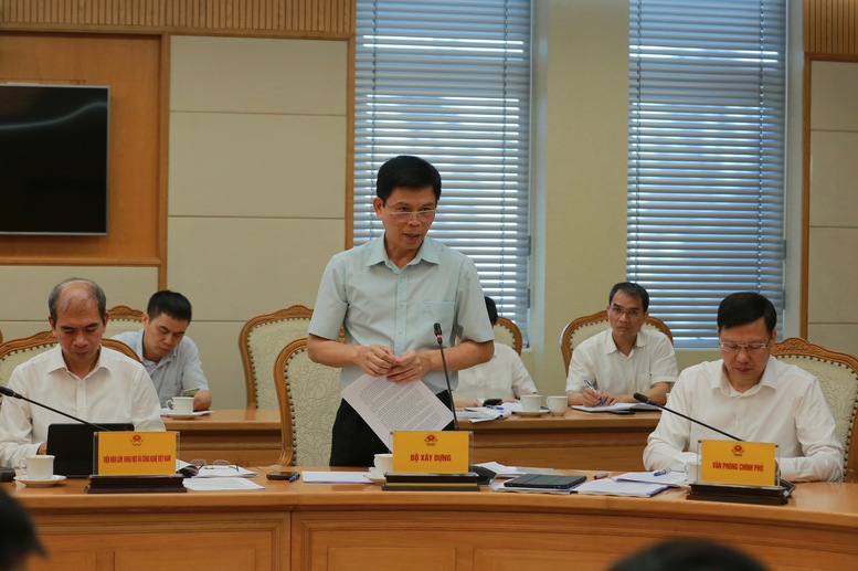 Thứ trưởng Bộ Xây dựng Lê Anh Tuấn báo cáo tại cuộc họp - Ảnh: VGP/Minh Khôi Thứ trưởng Bộ Xây dựng Lê Anh Tuấn báo cáo tại cuộc họp - Ảnh: VGP/Minh Khôi