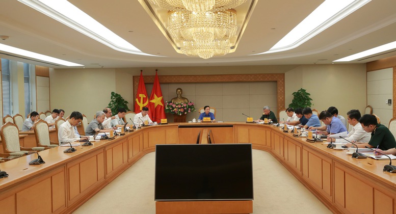 Phó Thủ tướng yêu cầu tích hợp đầy đủ yêu cầu phòng ngừa thiên tai, tránh gia tăng rủi ro từ các công trình hạ tầng, giao thông, bảo đảm không làm tổn hại đến môi trường tự nhiên - VGP/Minh Khôi Phó Thủ tướng yêu cầu tích hợp đầy đủ yêu cầu phòng ngừa thiên tai, tránh gia tăng rủi ro từ các công trình hạ tầng, giao thông, bảo đảm không làm tổn hại đến môi trường tự nhiên - VGP/Minh Khôi