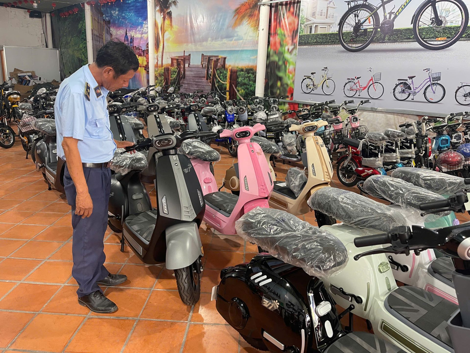 Đội QLTT số 8 kiểm tra địa điểm kinh doanh của hộ kinh doanh Đội QLTT số 8 kiểm tra địa điểm kinh doanh của hộ kinh doanh