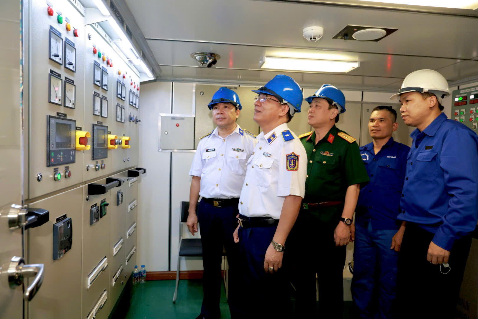 Hội đồng nghiệm thu kiểm tra sự ổn định của các thông số kỹ thuật