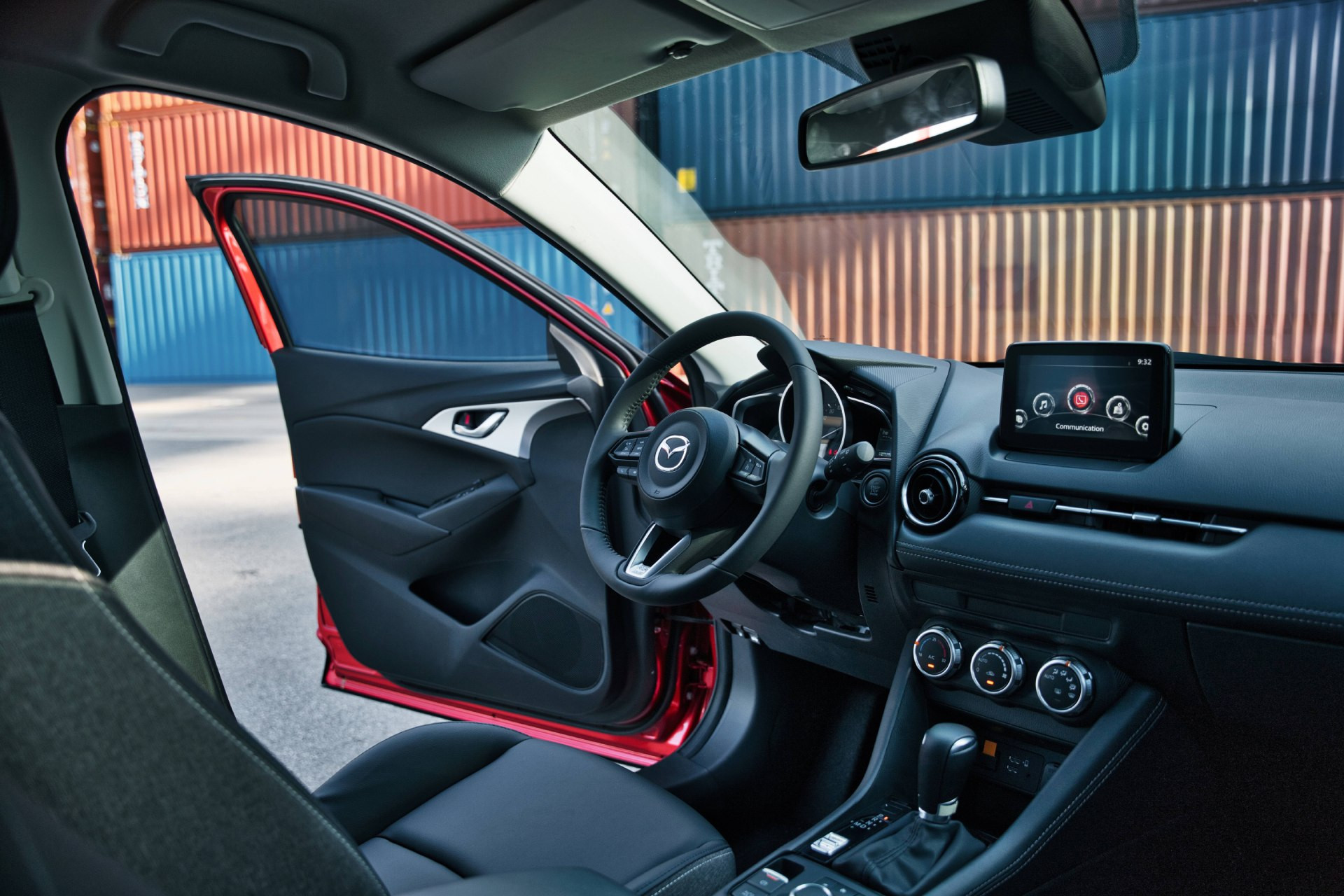 Khoang nội thất của New Mazda CX-3 lắp ráp trong nước