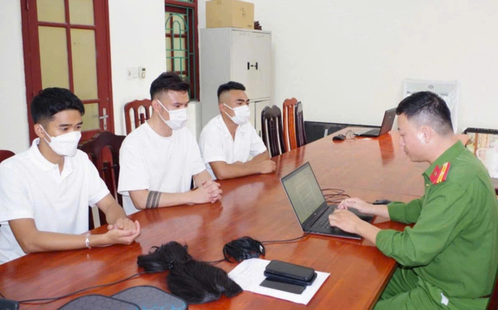 Dàn dựng clip phản cảm để "câu view" bị công an triệu tập