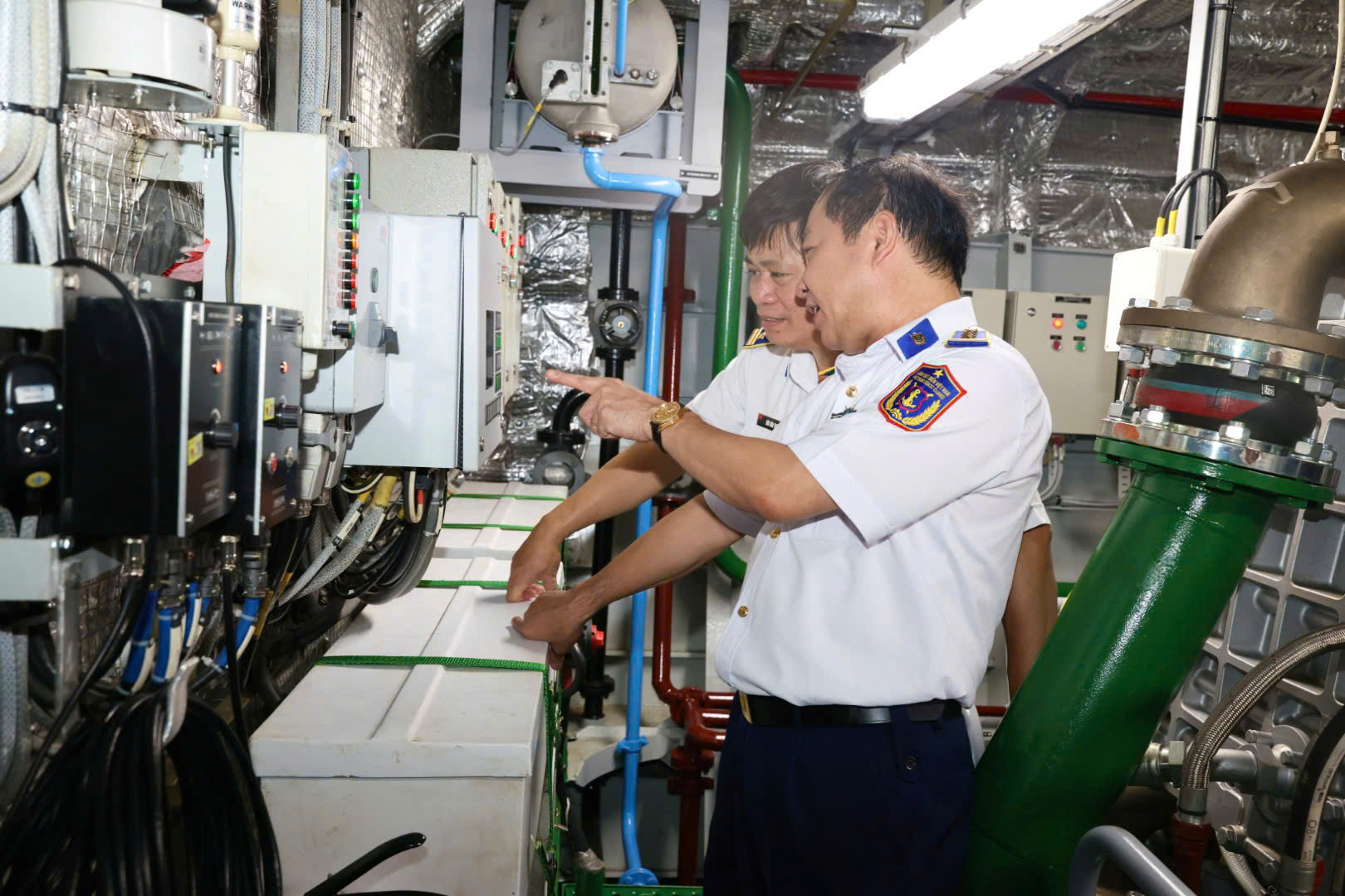 Theo dõi sự hoạt động của các thiết bị kỹ thuật