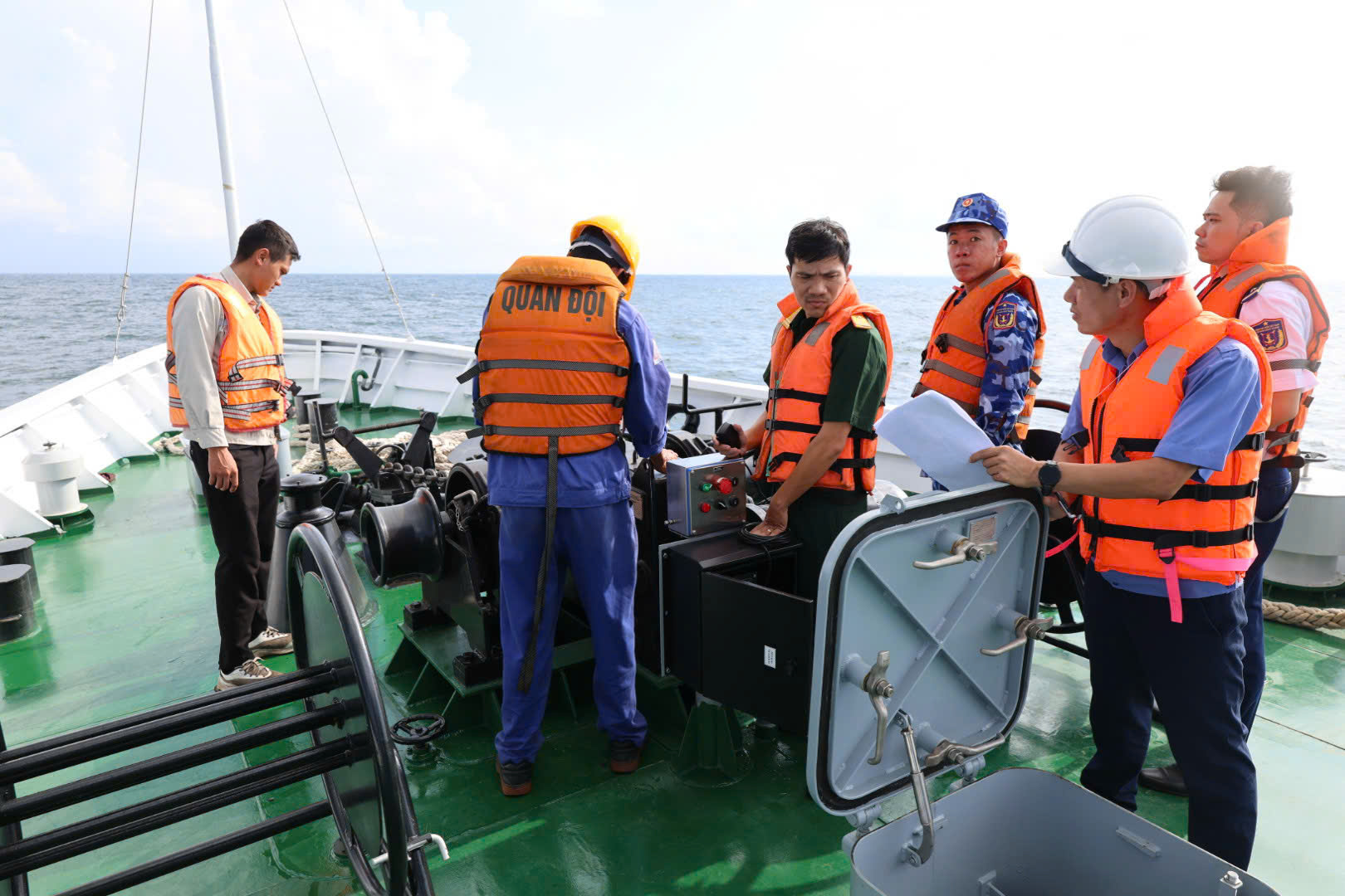 Thử nghiệm hạng mục tời neo của tàu CSB 4040