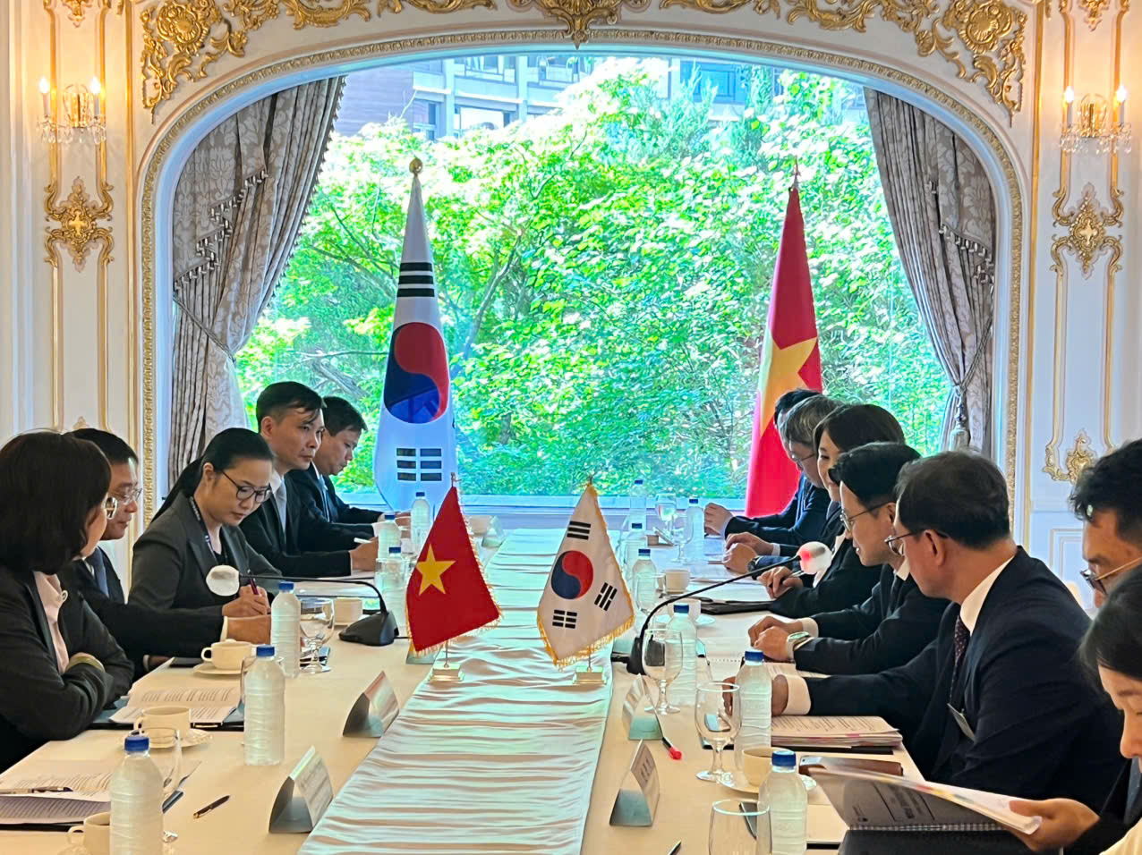 Bộ trưởng Bộ Tài chính Nguyễn Văn Thắng làm việc với Bộ trưởng Bộ Thương mại, Công nghiệp và Năng lượng Hàn Quốc