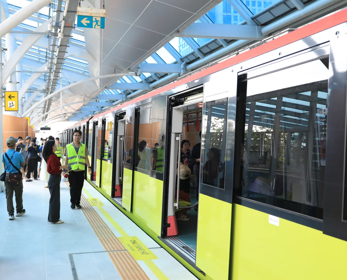 Công ty TNHH MTV Đường sắt Hà Nội khuyến cáo người dân không nên mang các loại xe đạp gấp có gắn pin Lithium, xe đạp điện lên tàu. Ảnh: KT Công ty TNHH MTV Đường sắt Hà Nội khuyến cáo người dân không nên mang các loại xe đạp gấp có gắn pin Lithium, xe đạp điện lên tàu. Ảnh: KT