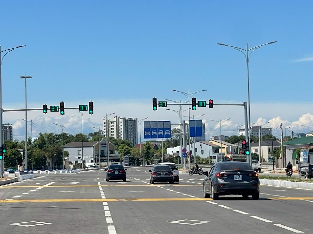 Dự án Đường giao thông nối Vinh - Cửa Lò (giai đoạn 2) có tổng chiều dài 10,8 km. Dự án Đường giao thông nối Vinh - Cửa Lò (giai đoạn 2) có tổng chiều dài 10,8 km.