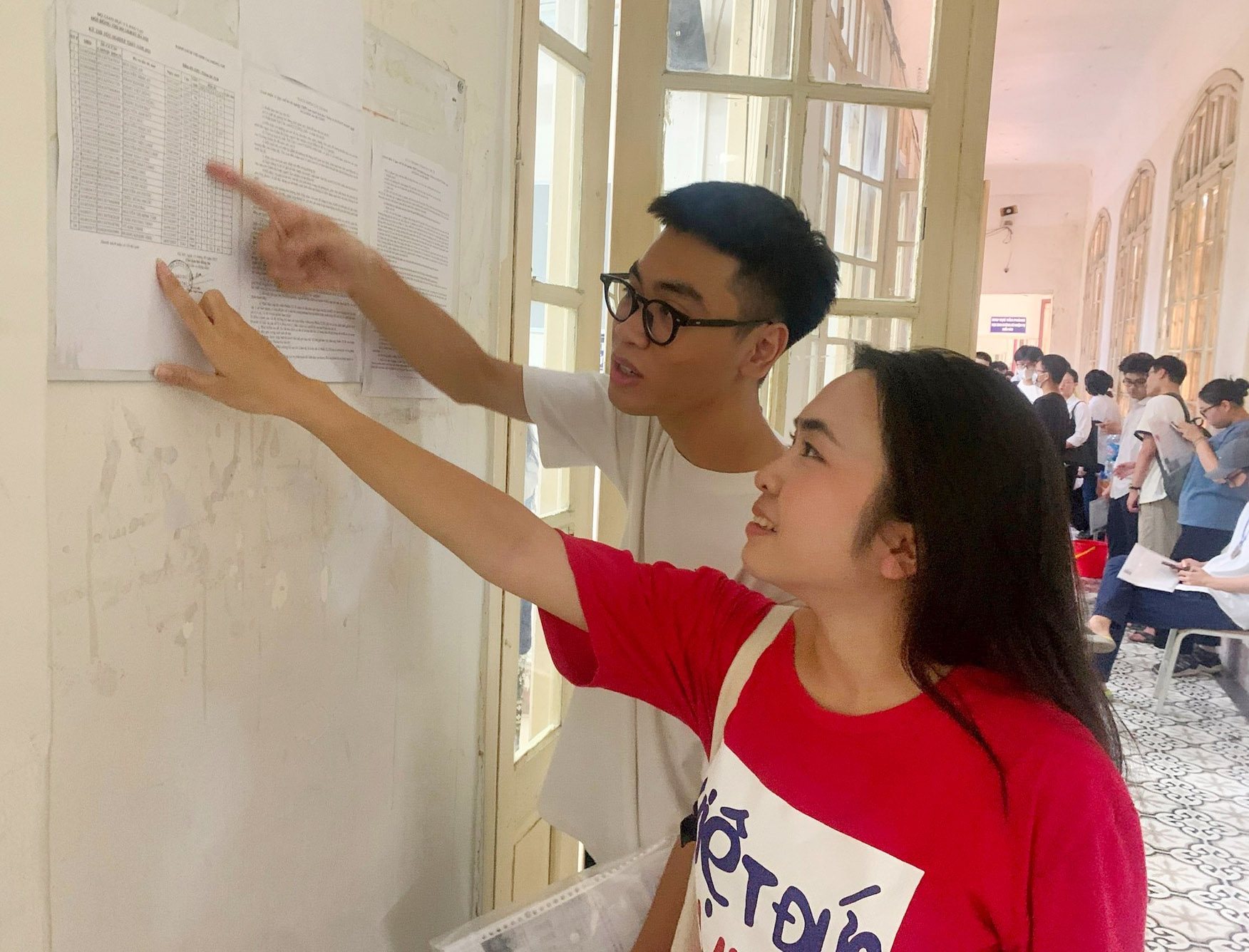 Theo số liệu từ Bộ GD&ĐT, số lượng thí sinh đăng ký xét tuyển đại học, cao đẳng năm 2025 là 849.544 người; số nguyện vọng đăng ký xét tuyển là 7.615.560 nguyện vọng. Trung bình, mỗi thí sinh đã đăng ký 8,96 nguyện vọng. (Ảnh minh họa)