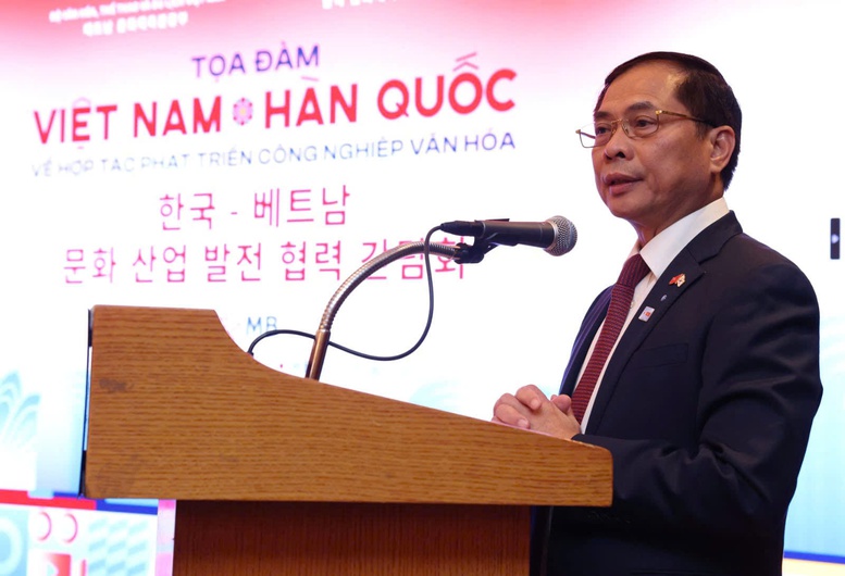 Phó Thủ tướng, Bộ trưởng Ngoại giao Việt Nam Bùi Thanh Sơn phát biểu tại Tọa đàm.