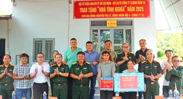 Gia Lai: Bàn giao 10 căn nhà tình nghĩa cho công nhân, lao động nghèo