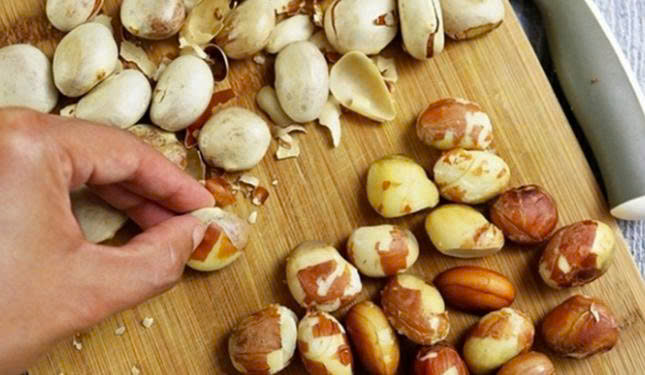 Nhiều người thường vứt bỏ hạt mít mà không biết rằng chúng chứa nguồn dinh dưỡng dồi dào