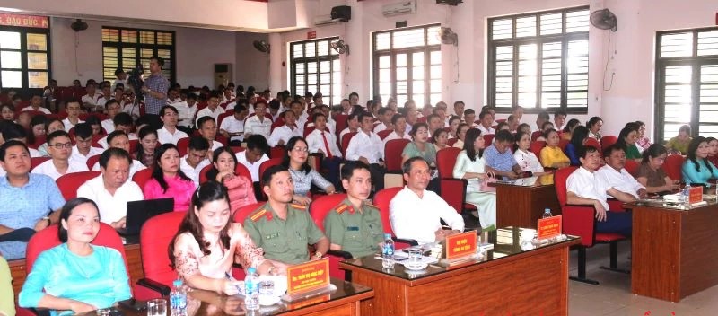 Các đại biểu và học viên tham dự lễ khai giảng