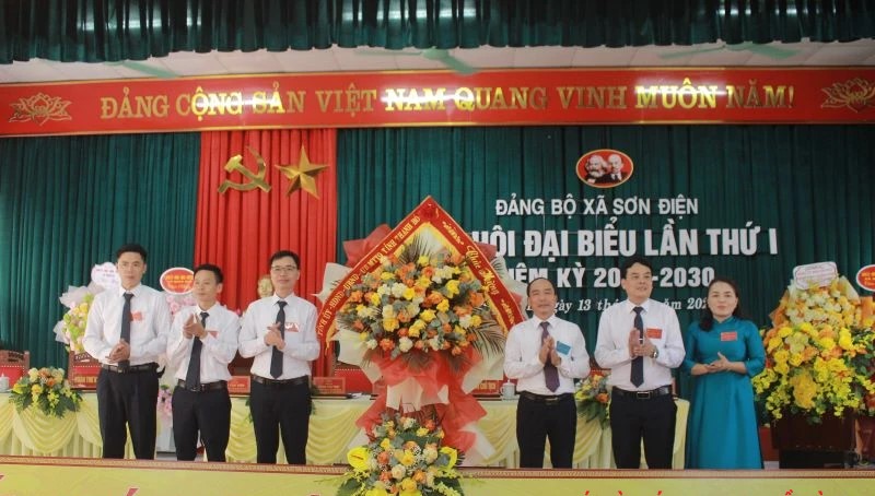 Phó Chủ tịch Thường trực HĐND tỉnh Thanh Hóa dự Đại hội đại biểu Đảng bộ xã Sơn Điện