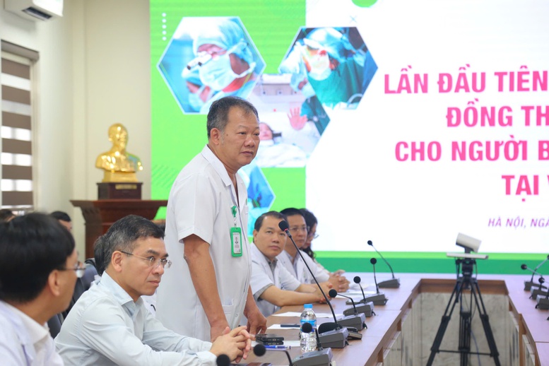 TS Dương Đức Hùng, Giám đốc Bệnh viện Hữu nghị Việt Đức: Sự thành công của ca ghép đồng thời tim - phổi cho bệnh nhân suy đa tạng đã mở ra dấu mốc quan trọng - Ảnh: VGP/HM