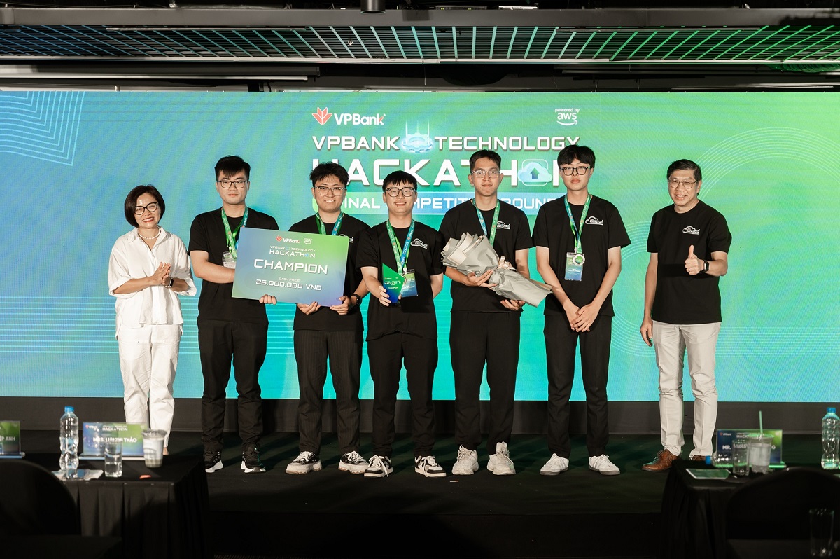 Nhà vô địch VPBank Technology Hackathon for Junior 2025 – Vision of Chosen