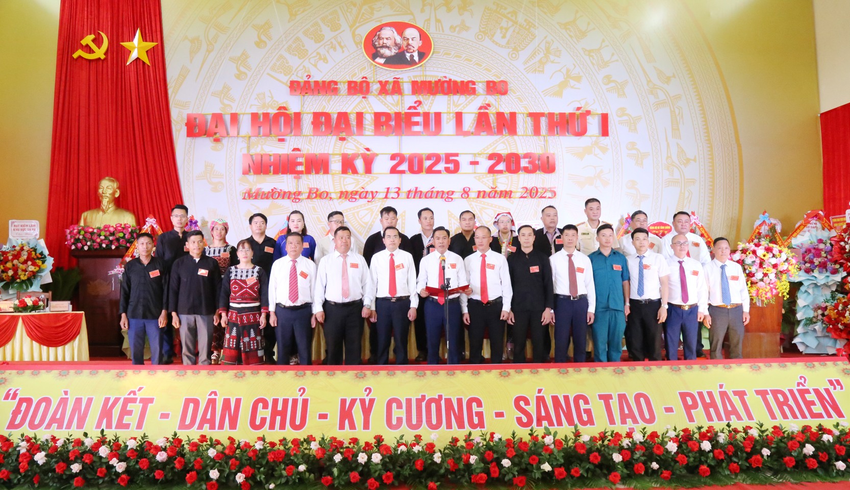 Ban Chấp hành Đảng bộ xã Mường Bo, nhiệm kỳ 2025 - 2030 ra mắt đại hội. Ban Chấp hành Đảng bộ xã Mường Bo, nhiệm kỳ 2025 - 2030 ra mắt đại hội.