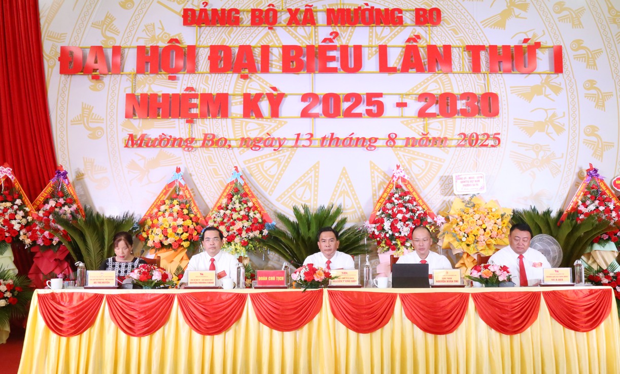 Đoàn Chủ tịch đại hội. Đoàn Chủ tịch đại hội.