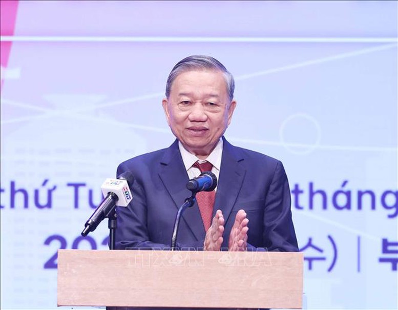 Tổng Bí thư phát biểu lễ ra mắt Tổng Lãnh sự quán Việt Nam tại Busan và lễ kỷ niệm 30 năm thiết lập quan hệ hợp tác hữu nghị TPHCM - Busan - Ảnh: TTXVN