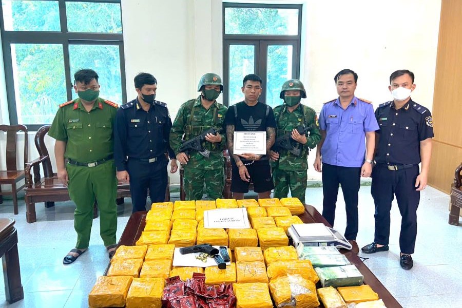 Bộ đội Biên phòng Hà Tĩnh trao thưởng thành tích xuất sắc trong đấu tranh 2 chuyên án ma túy lớn