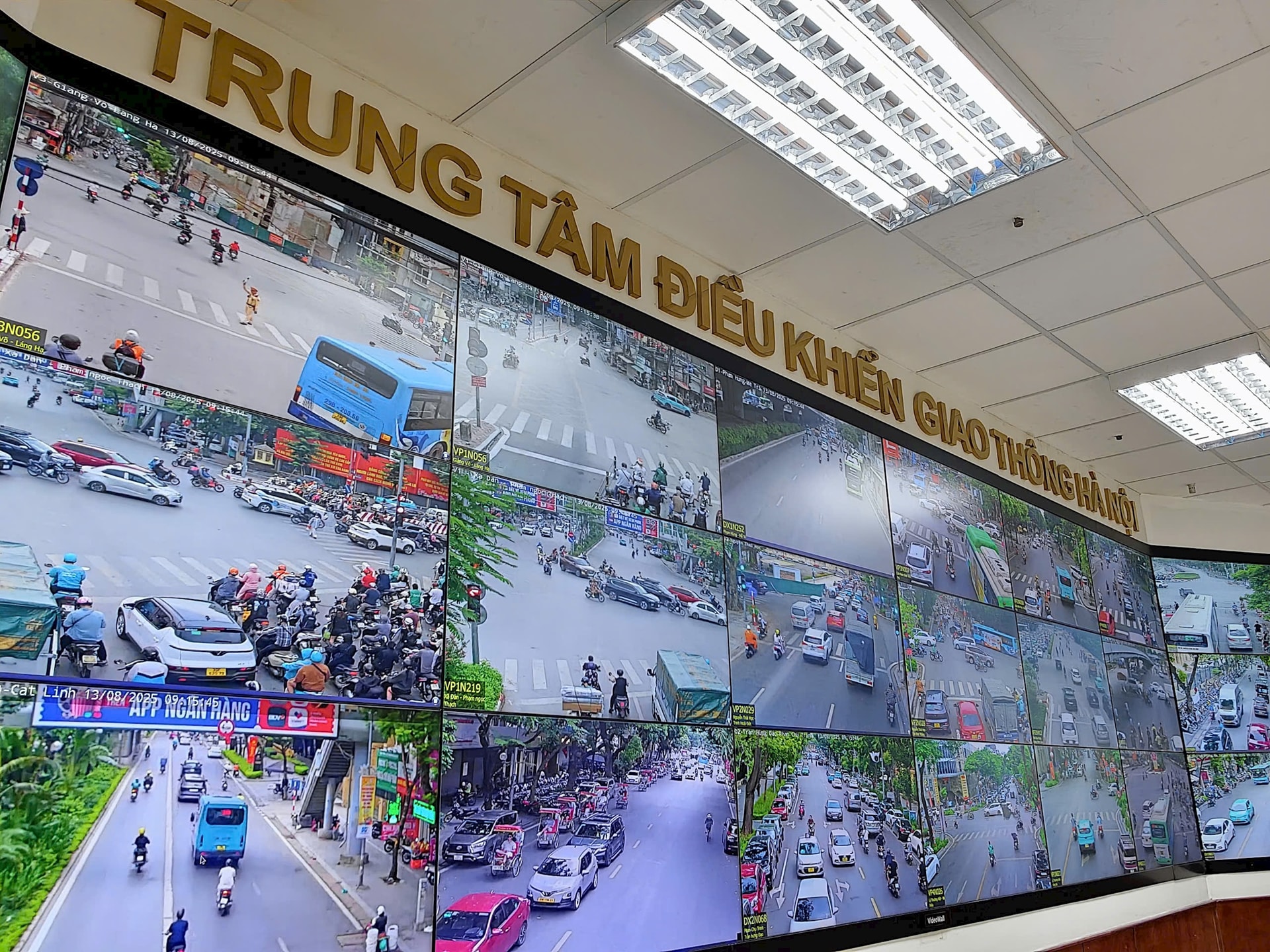 Hệ thống camera giám sát giao thông trên địa bàn TP. Hà Nội tại Trung tâm chỉ huy giao thông. Ảnh: TT