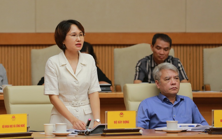 Đại diện Bộ Xây dựng báo cáo tại cuộc họp - Ảnh: VGP/Minh Khôi Đại diện Bộ Xây dựng báo cáo tại cuộc họp - Ảnh: VGP/Minh Khôi