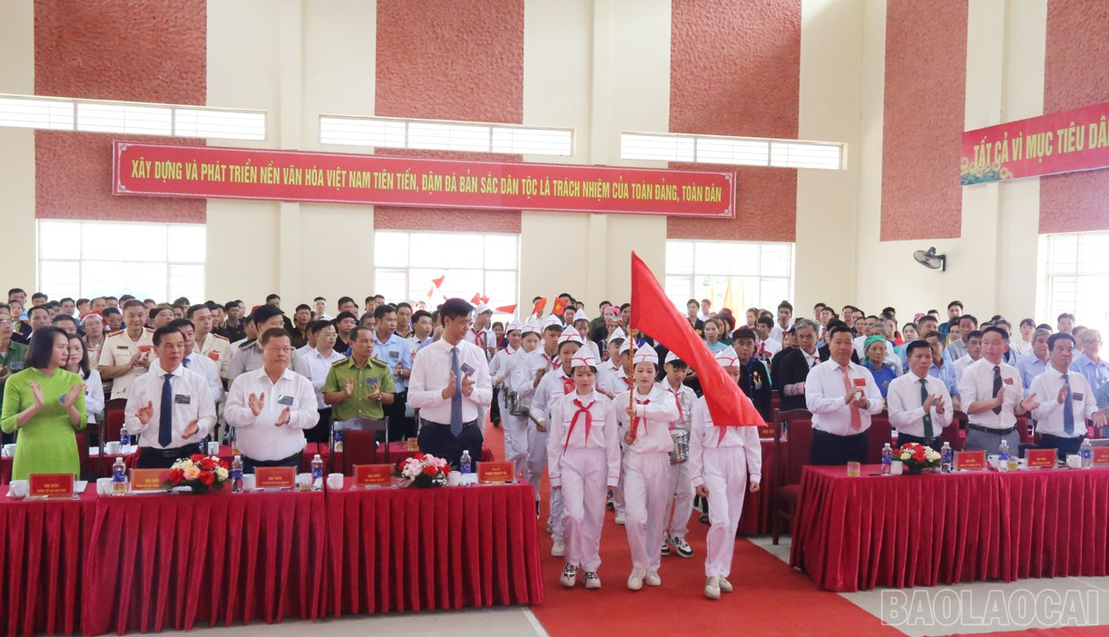 Đoàn thiếu niên, nhi đồng chúc mừng đại hội. Đoàn thiếu niên, nhi đồng chúc mừng đại hội.