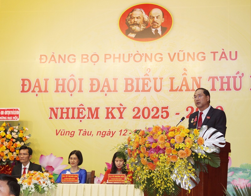 Ông Nguyễn Tấn Bản, Bí thư Đảng ủy phường Vũng Tàu phát biểu tại Đại hội