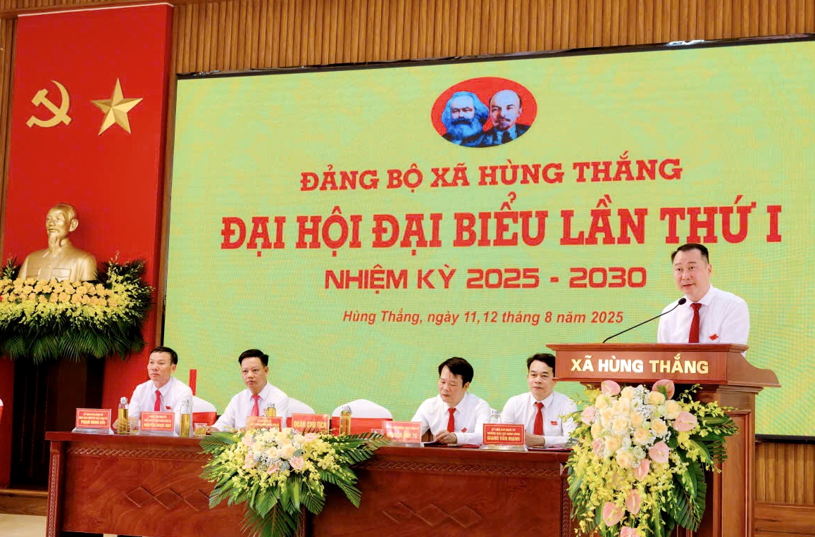 Đồng chí Đỗ Mạnh Hiếu, Bí thư Đảng uỷ xã Hùng Thắng báo cáo tại Đại hội. Đồng chí Đỗ Mạnh Hiếu, Bí thư Đảng uỷ xã Hùng Thắng báo cáo tại Đại hội.