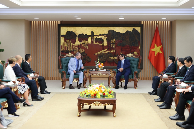 Thủ tướng đề nghị tập đoàn tiếp tục mở rộng đầu tư theo chiều sâu tại Việt Nam - Ảnh: VGP/Nhật Bắc Thủ tướng đề nghị tập đoàn tiếp tục mở rộng đầu tư theo chiều sâu tại Việt Nam - Ảnh: VGP/Nhật Bắc