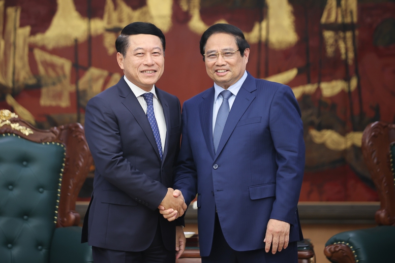 Thủ tướng Phạm Minh Chính nhiệt liệt chúc mừng những thành tựu quan trọng của Lào trong việc giữ vững ổn định chính trị xã hội và quốc phòng an ninh, phát triển kinh tế - Lào - Ảnh: VGP/Nhật Bắc