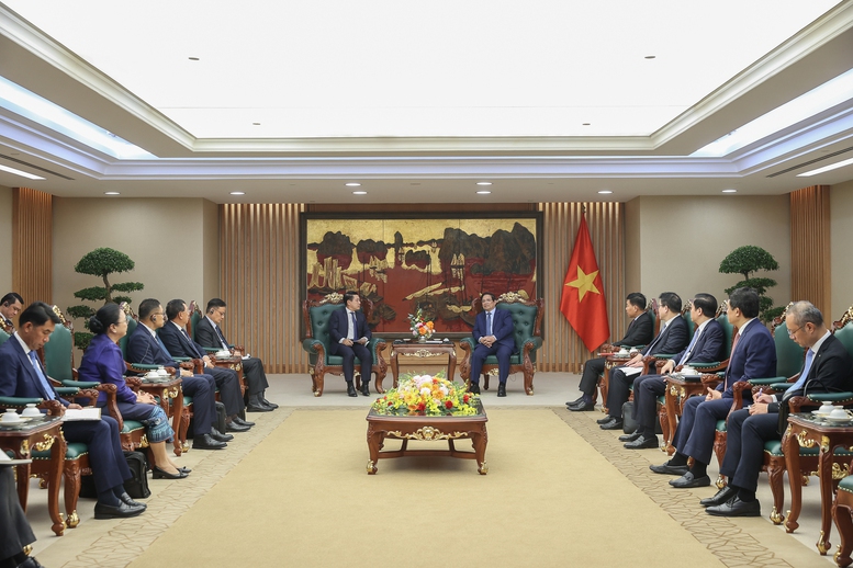 Thủ tướng: Việt Nam dành ưu tiên cao nhất cho quan hệ với Lào