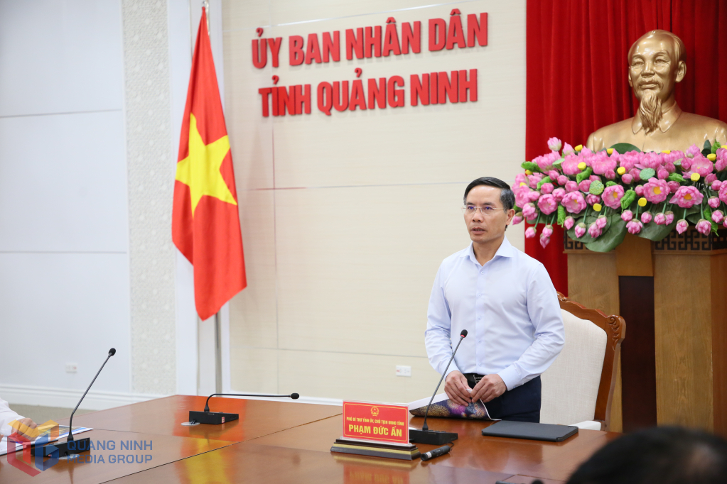 Ông Phạm Đức Ấn, Chủ tịch UBND tỉnh Quảng Ninh chủ trì buổi làm việc. Ông Phạm Đức Ấn, Chủ tịch UBND tỉnh Quảng Ninh chủ trì buổi làm việc.