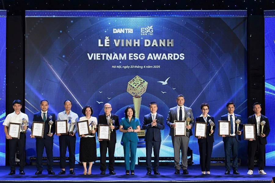 BIDV được vinh danh Top 10 hạng mục ESG Toàn diện (vinh danh những doanh nghiệp xuất sắc nhất, hội tụ đầy đủ các giá trị ESG
