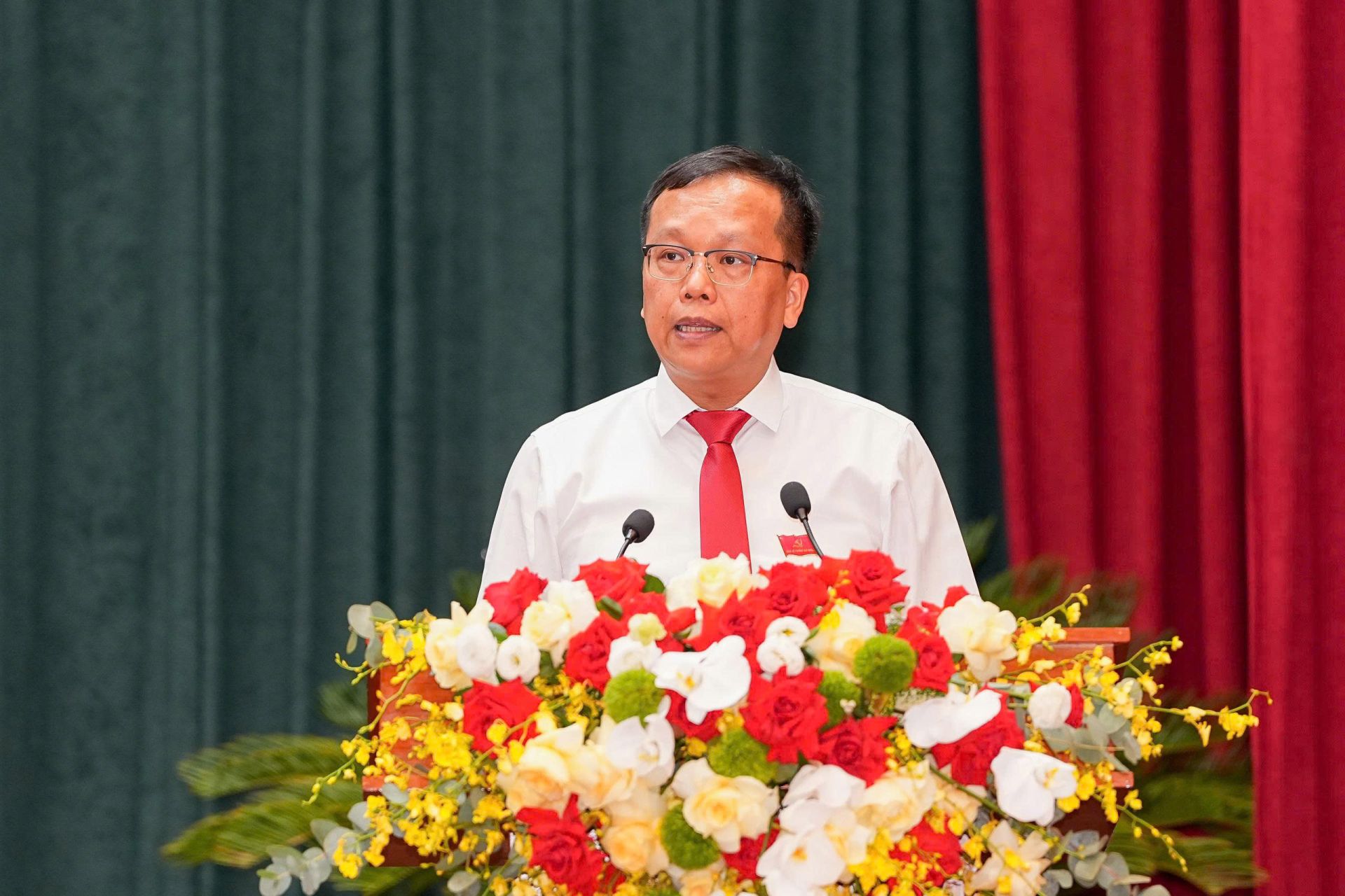 Đồng chí Cáp Trọng Tuấn, Bí thư Đảng ủy - Chủ tịch HĐND phường Ngô Quyền phát biểu tại Đại hội. Đại