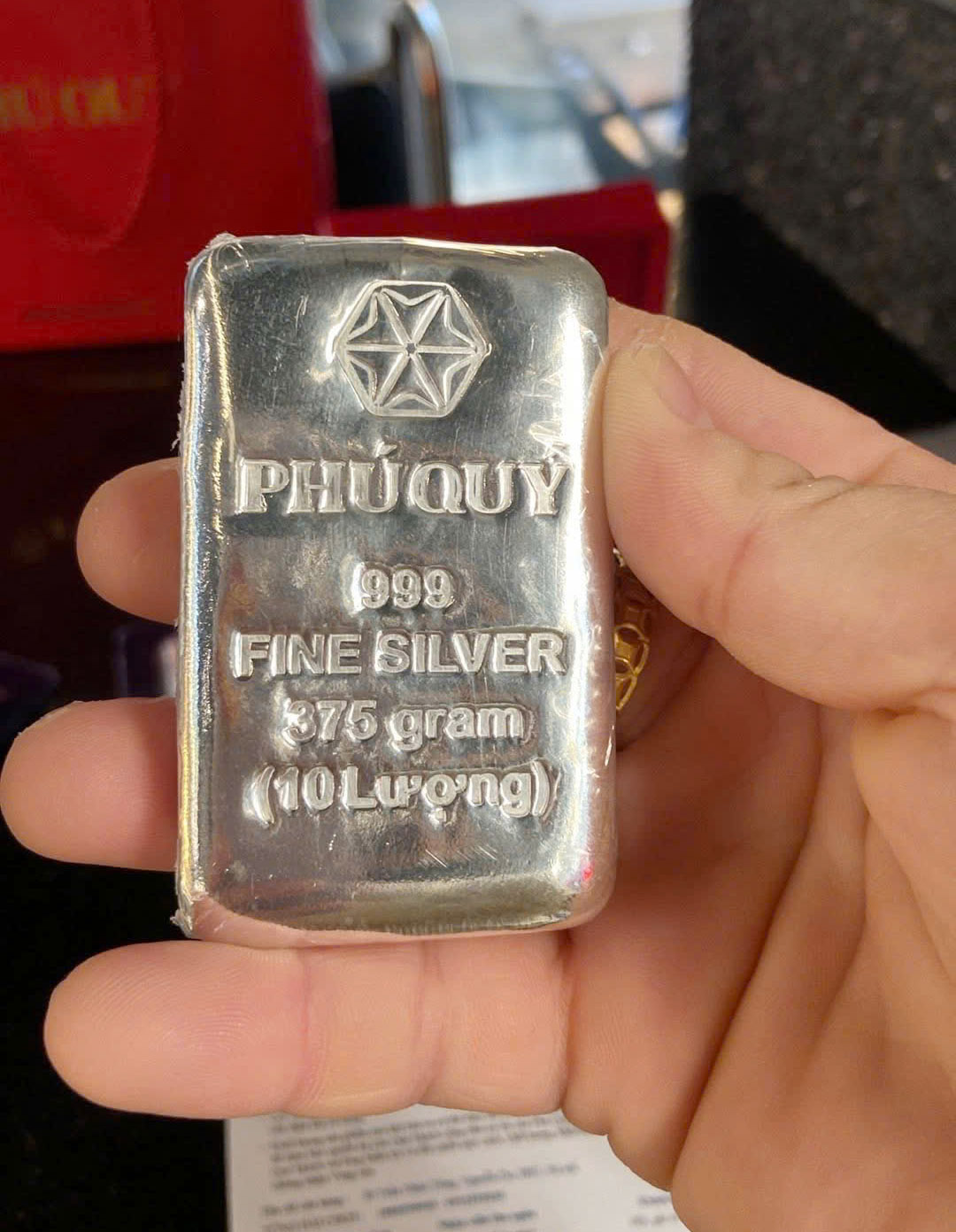 Theo các chuyên gia, đầu tư vào bạc là an toàn nếu như nhà đầu tư có kiến thức và có chiến lược rõ ràng. Trong dài hạn, các chuyên gia cho rằng, giá bạc sẽ tiếp tục tăng cao khi nhu cầu về bạc trong ngành công nghiệp và năng lượng tái tạo ngày càng lớn.