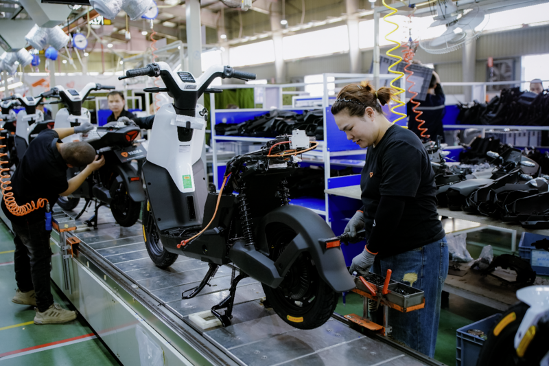 Hoàn thiện các công đoạn lắp ráp tại xưởng sản xuất Hoàn thiện các công đoạn lắp ráp tại xưởng sản xuất