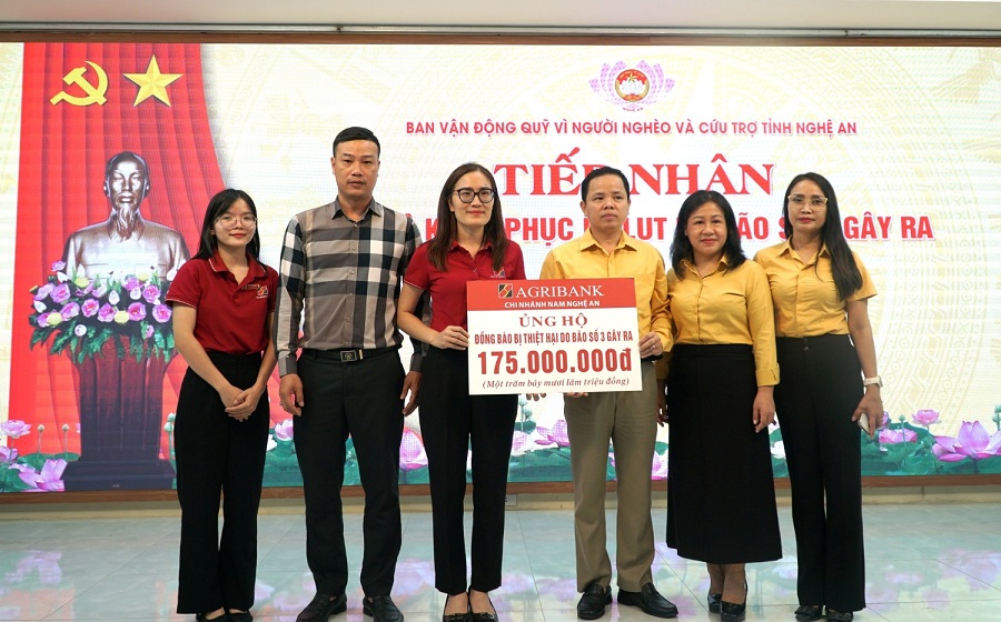 Cán bộ đoàn viên Agribank Chi nhánh Nam Nghệ An ủng hộ đồng bào bị thiệt hại do bão số 3 tại Nghệ An số tiền 175 triệu đồng
