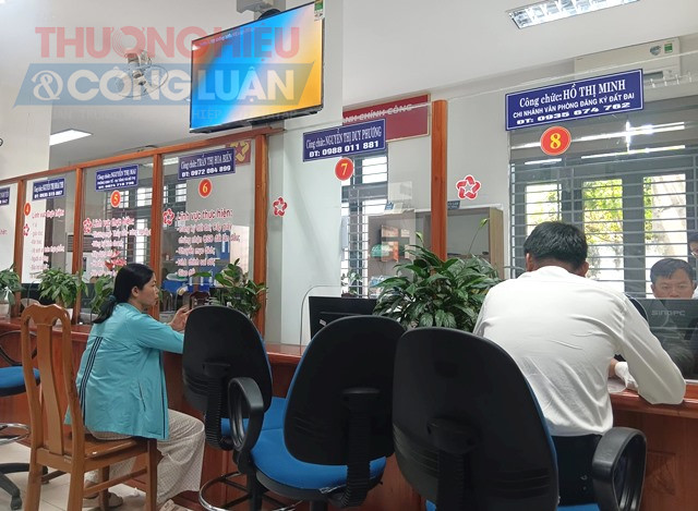 Quy định mới này nhằm rút ngắn thời gian xử lý hồ sơ, tạo điều kiện tối đa cho người dân khi thực tế hiện nay hơn một nửa thủ tục hành chính tại UBND cấp phường, xã liên quan đến chứng thực